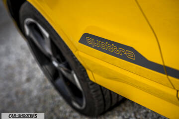 Audi Q2 – detail, quattro badge close-up