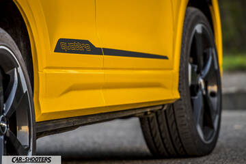 Audi Q2 – detail, side decal and wheel close-up