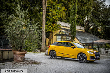 Audi Q2 – front three-quarter, yellow in a garden setting