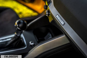 Audi Q2 – interior, center console and gear shifter