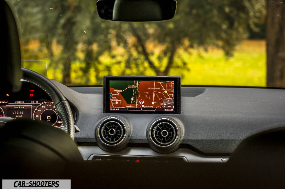 Audi Q2 – dashboard, digital instrument cluster