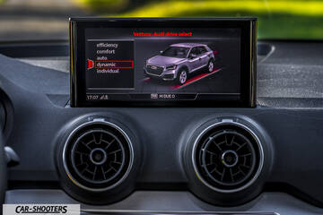 Audi Q2 – dashboard, infotainment screen with drive select menu