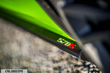 Mclaren 570S – detail, carbon fiber side sill badge