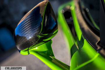 Mclaren 570S – detail, carbon fiber mirror close-up