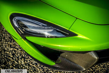 Mclaren 570S – detail, headlight and carbon fiber splitter close-up