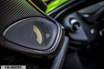Mclaren 570S – detail, carbon fiber speaker grille
