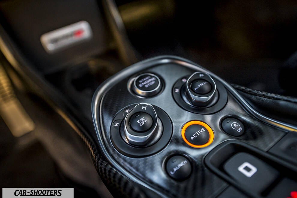 Mclaren 570S – interior, center console controls close-up