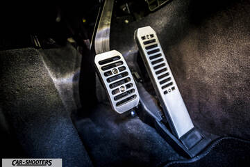 Mclaren 570S – detail, metal foot pedals close-up