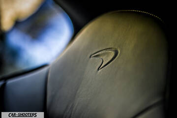Mclaren 570S – detail, embossed leather seat logo