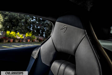 Mclaren 570S – interior, leather front seats