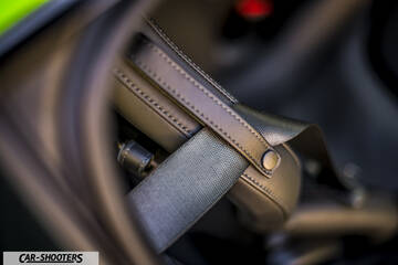 Mclaren 570S – detail, leather seat belt harness