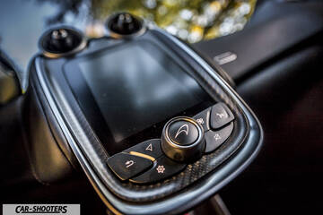 Mclaren 570S – dashboard, infotainment screen close-up