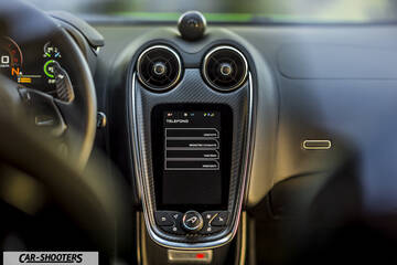 Mclaren 570S – dashboard, center console touchscreen