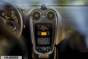 Mclaren 570S – dashboard, center console touchscreen