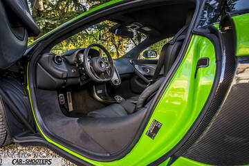 Mclaren 570S – interior, leather front seats