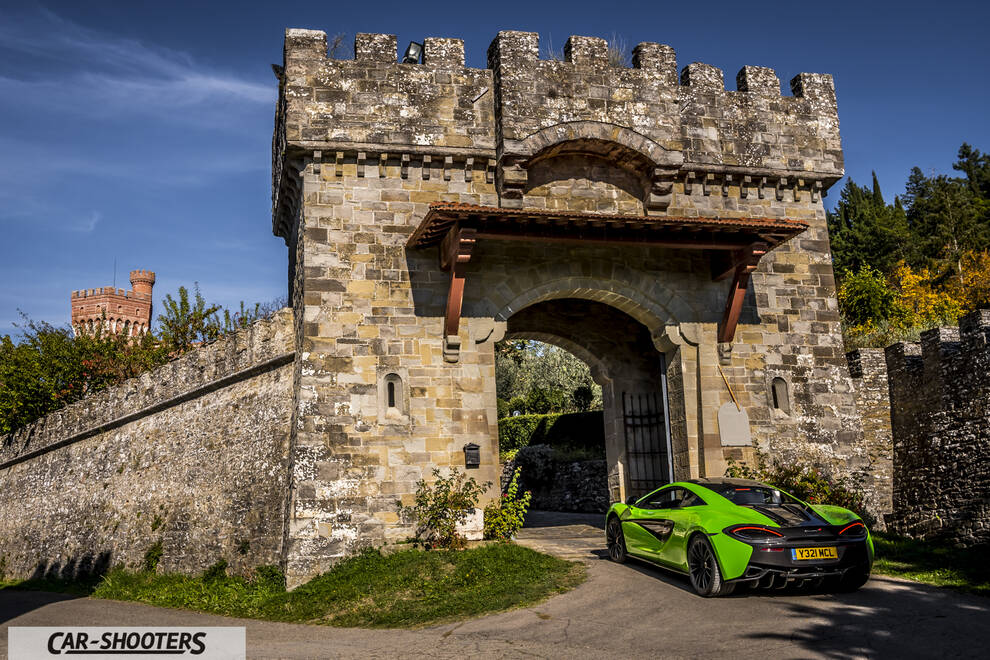 Mclaren 570S – rear three-quarter, bright green in front of a stone castle gate