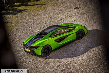 Mclaren 570S – rear three-quarter, green on a gravel path