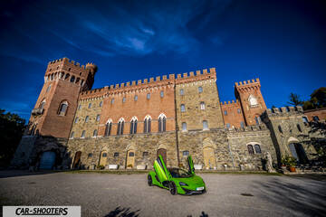 Mclaren 570S – front three-quarter, green against a castle backdrop
