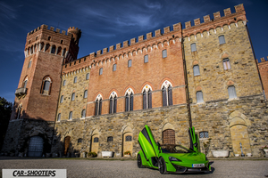 Mclaren 570S – front three-quarter, green against a castle backdrop