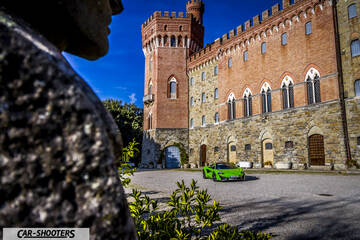 Mclaren 570S – front three-quarter, green in front of a castle