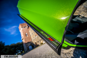 Mclaren 570S – detail, carbon fiber side skirt with badge close-up