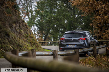 Mazda CX 3 – rear view, dark grey on a country road