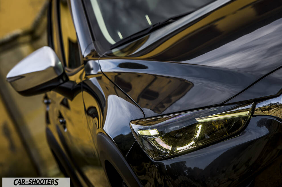 Mazda CX 3 – front three-quarter, black against a yellow wall