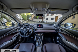 Mazda CX 3 – dashboard, brown leather front seats