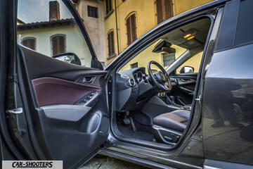 Mazda CX 3 – interior, view from open driver door
