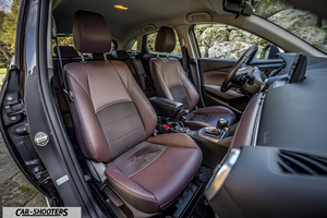 Mazda CX 3 – interior, brown leather front seats