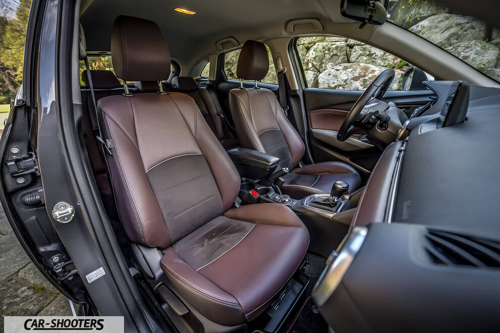 Mazda CX 3 – interior, brown leather front seats