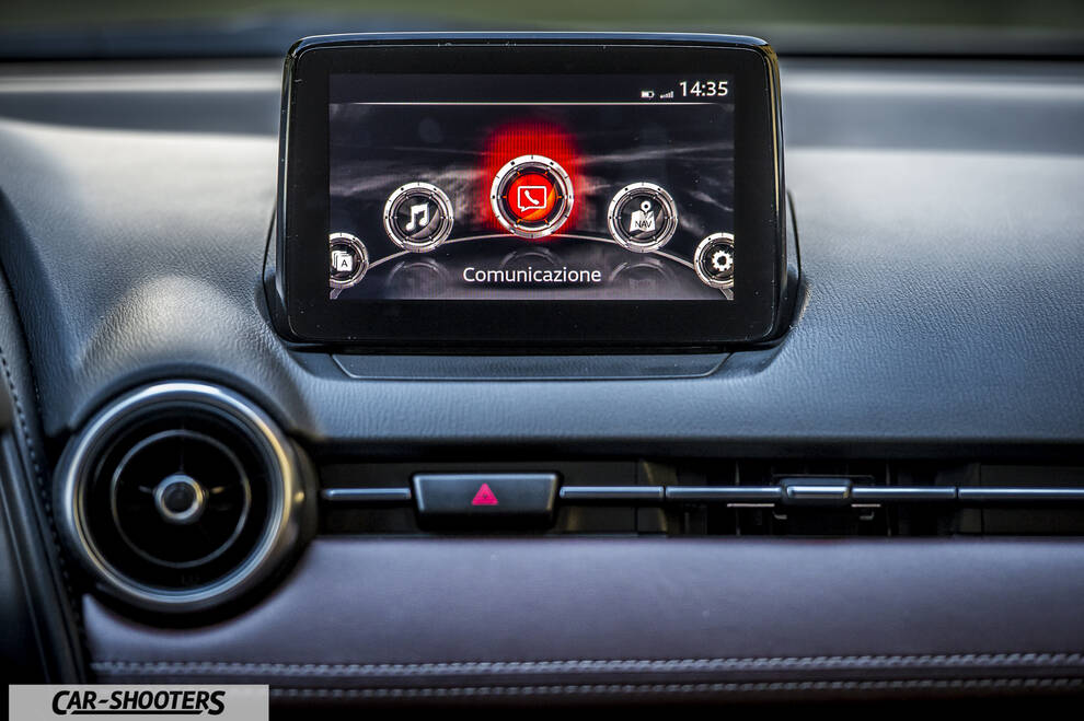 Mazda CX 3 – dashboard, infotainment screen and air vent
