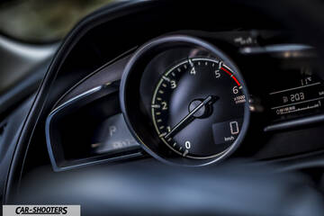 Mazda CX 3 – dashboard, analog instrument cluster