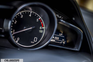 Mazda CX 3 – dashboard, analog instrument cluster