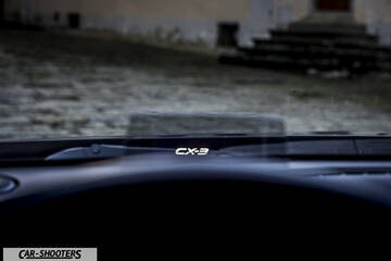 Mazda CX 3 – dashboard, heads-up display projection