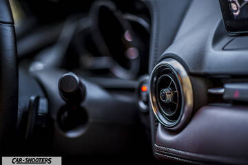 Mazda CX 3 – dashboard, circular air vent close-up