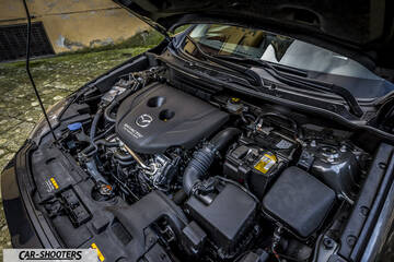 Mazda CX 3 – engine bay, clean engine compartment