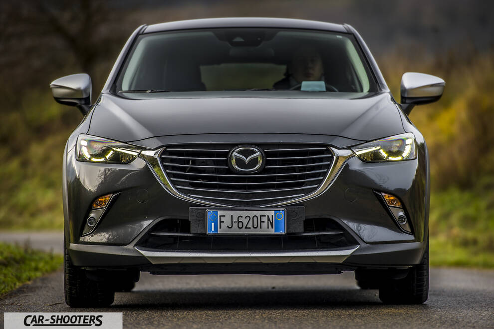 Mazda CX 3 – front three-quarter, grey metallic on a country road