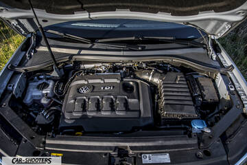 Volkswagen Tiguan – engine bay, open hood revealing tdi engine
