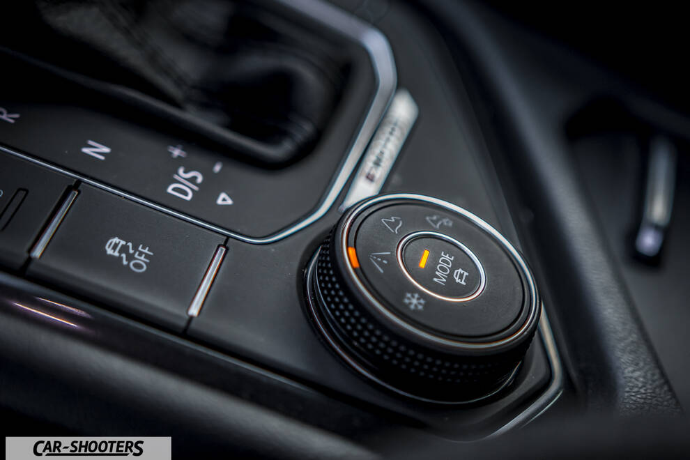 Volkswagen Tiguan – interior, drive mode selector dial
