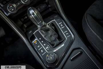Volkswagen Tiguan – interior, center console and gear shifter