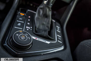 Volkswagen Tiguan – interior, gear selector and drive mode dial