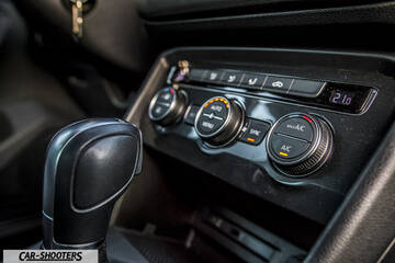 Volkswagen Tiguan – interior, climate control panel close-up