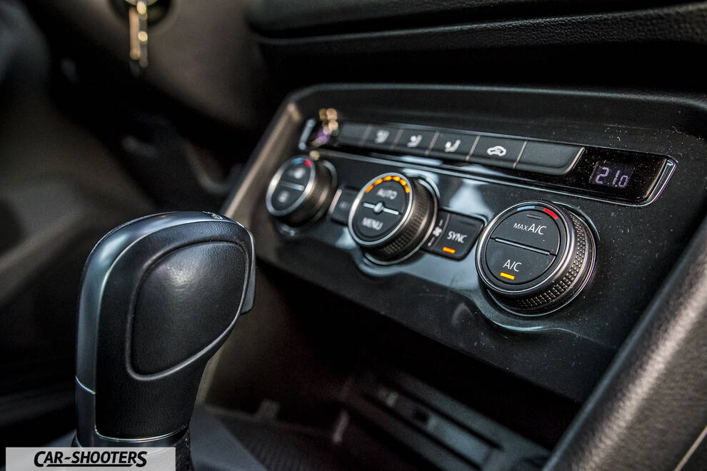 Volkswagen Tiguan – interior, climate control panel close-up