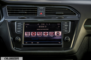 Volkswagen Tiguan – dashboard, infotainment touchscreen display