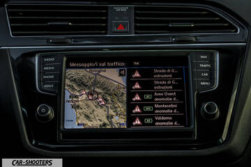 Volkswagen Tiguan – dashboard, touchscreen infotainment system