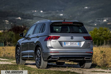 Volkswagen Tiguan – rear three-quarter, grey metallic on a country road