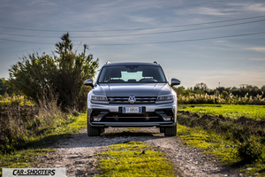 Volkswagen Tiguan – front three-quarter, silver metallic on a rural dirt path