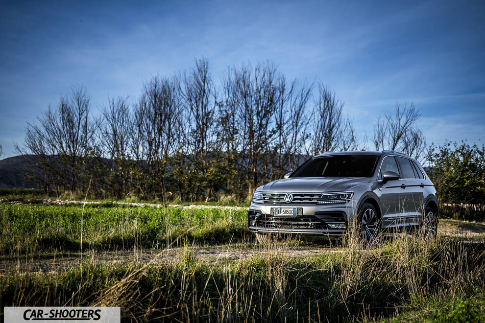 Volkswagen Tiguan – front three-quarter, silver metallic on a rural dirt road