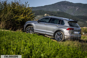 Volkswagen Tiguan – rear three-quarter, silver against a mountain backdrop